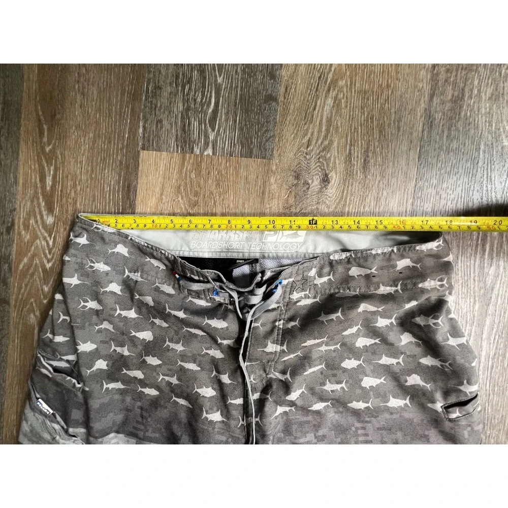 Pelagic Boardshorts‎ Mens 36 Gray Sharkskin Camo Fish Print Fishing Shorts